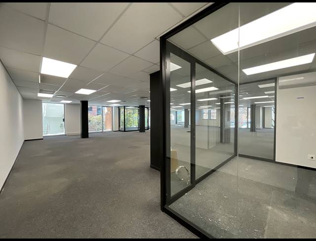 369M² OFFICE TO LET IN BRYANSTON